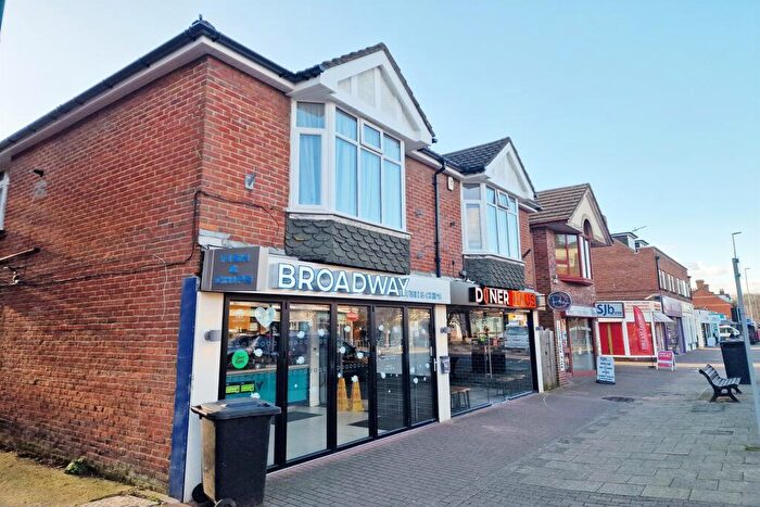 2 Bedroom Flat To Rent In Broadstone, BH18