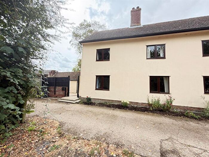3 Bedroom Semi Detached House To Rent In Southolt, IP23