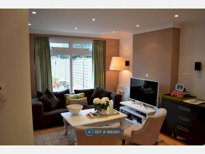 4 Bedroom Semi-Detached House To Rent In Richmond, Richmond, TW9
