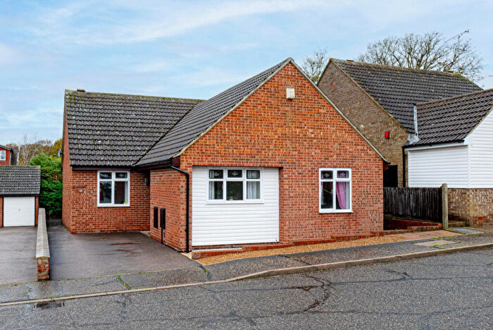 3 Bedroom Detached Bungalow For Sale In Minton Heights, Rochford, SS4