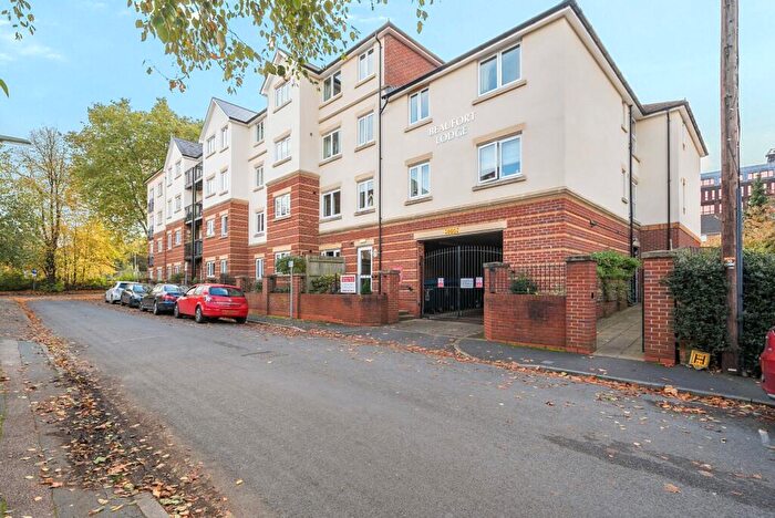 2 Bedroom Flat To Rent In Grove Road, Woking, GU21