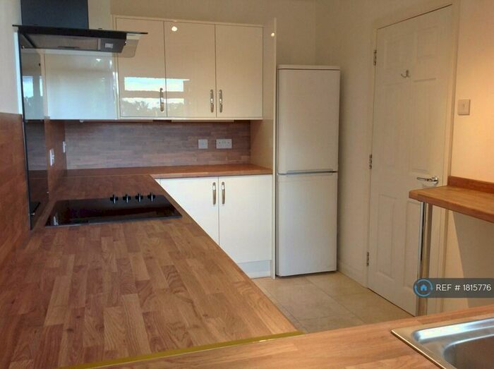2 Bedroom Flat To Rent In Adelaide Court, Beckenham, BR3
