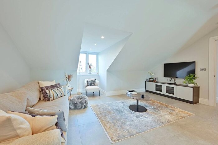 3 Bedroom Flat For Sale In Brandon House, Bushey, WD23