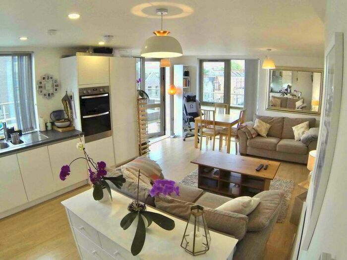 2 Bedroom Flat To Rent In Bedford Road, London, SW4