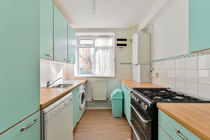 2 Bedroom Flat For Sale In Walden Court, Wandsworth Road, Vauxhall, London, SW8
