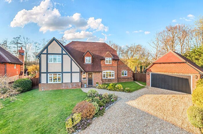 5 Bedroom Detached House For Sale In Redlands Place, Wokingham, Berkshire, RG41