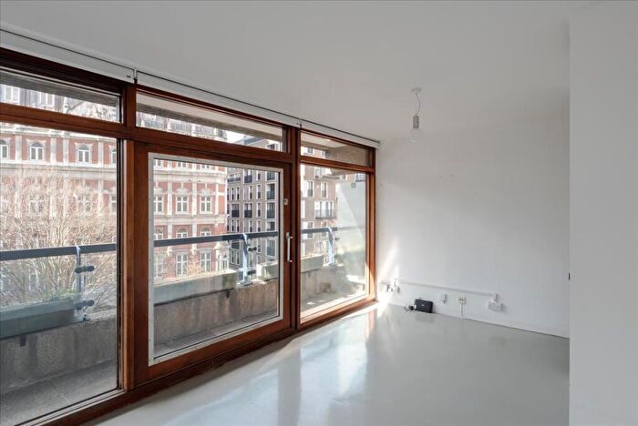 Apartment To Rent In Breton House, Barbican, London, EC2Y