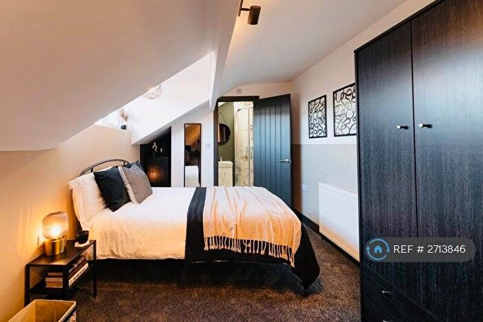 2 Bedroom Terraced House To Rent In Autumn Grove, Leeds, LS6