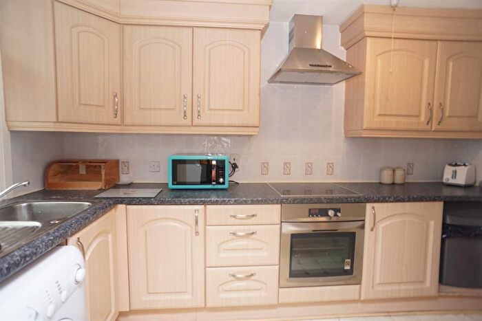 2 Bedroom Flat To Rent In Hall Park Head, Stannington, Sheffield, S6