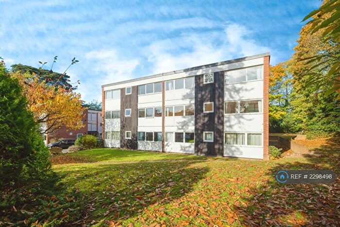 2 Bedroom Flat To Rent In High Point, Weybridge, KT13