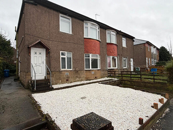 3 Bedroom Flat To Rent In Chirnside Road, Hillington, G52