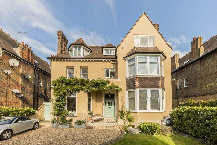 3 Bedroom Flat To Rent In North Common Road, London, W5