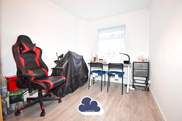 2 Bedroom Flat For Sale In Albany Road, Earlsdon, Coventry, CV5