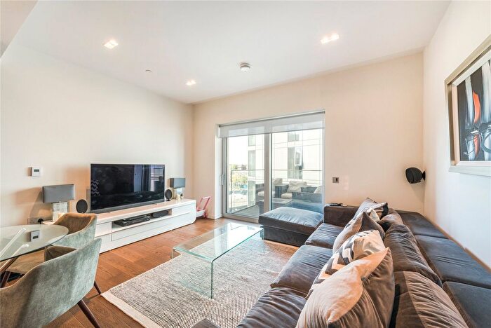 1 Bedroom Flat To Rent In Columbia Gardens, Earls Court, London, SW6