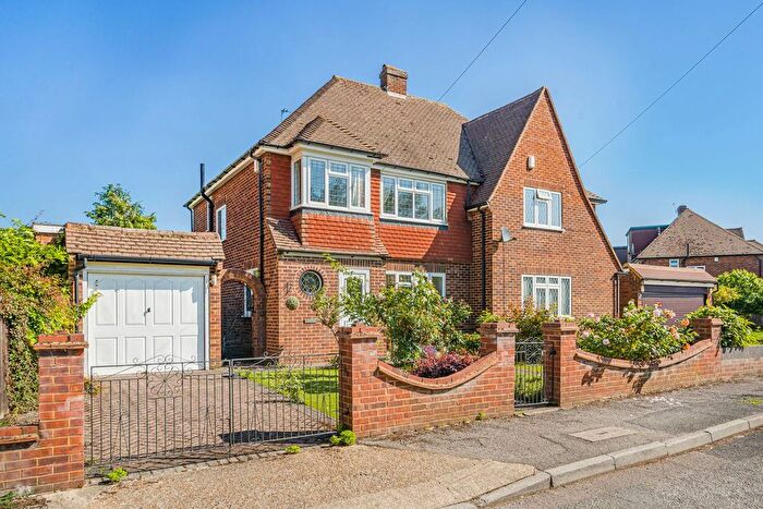 3 Bedroom Semi-Detached House For Sale In Sheep Walk, Shepperton, TW17