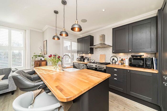 2 Bedroom Flat To Rent In Hopton Road, Streatham, SW16