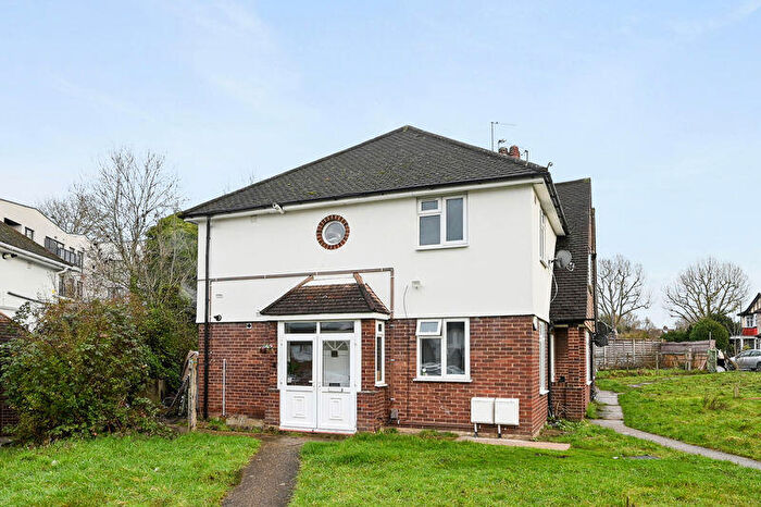 2 Bedroom Maisonette For Sale In Rowe Walk, Harrow, HA2