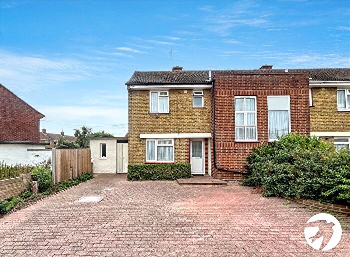 3 Bedroom Semi-detached House For Sale In Rectory Road, Sittingbourne, Kent, ME10