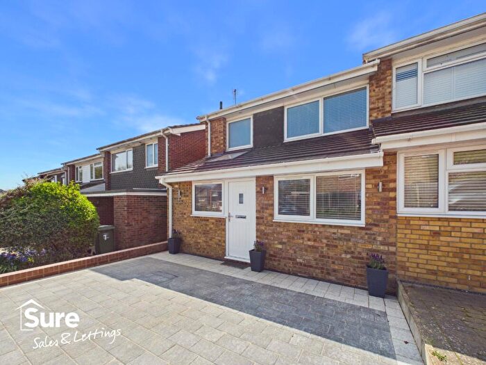 3 Bedroom Semi Detached House To Rent In Vicarage Close, Hemel Hempstead, Hertfordshire, HP1