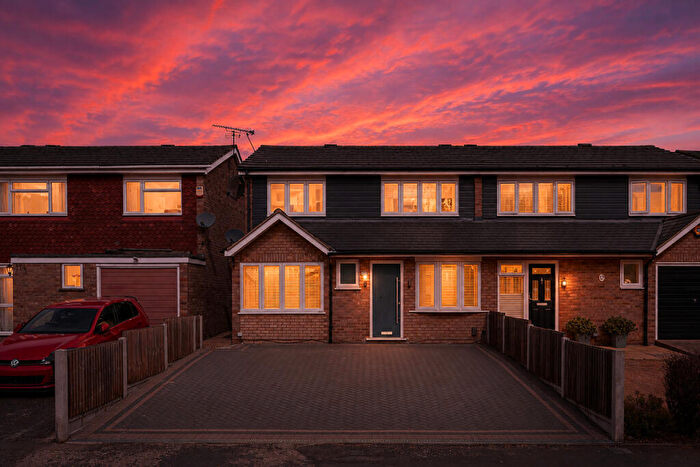 3 Bedroom Semi-Detached House For Sale In Lampits, Hoddesdon, EN11