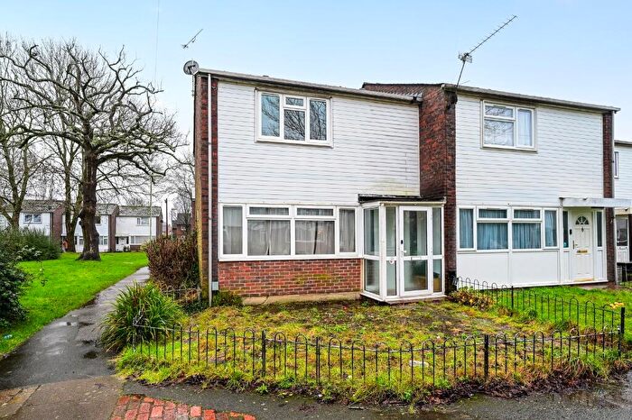 2 Bedroom End Of Terrace House To Rent In Carmarthen Close, Farnborough, Hampshire, GU14