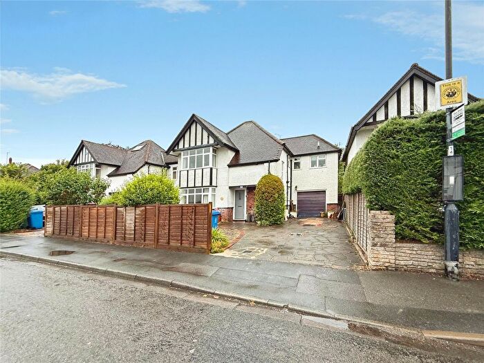 4 Bedroom Detached House For Sale In Pinkneys Road, Maidenhead, Berkshire, SL6