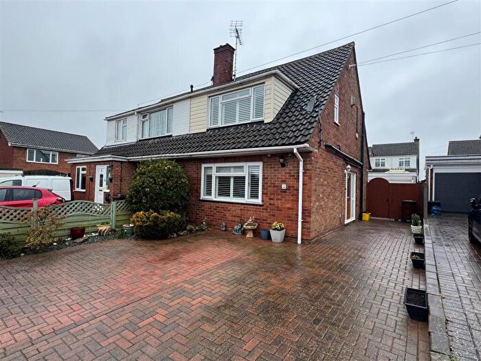 3 Bedroom Chalet For Sale In Woodlow, Thundersley, SS7