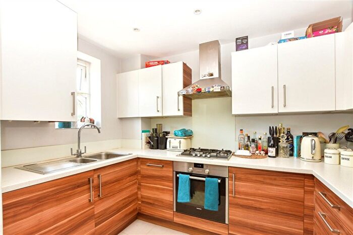 1 Bedroom Flat For Sale In Warren Road, Reigate, Surrey, RH2