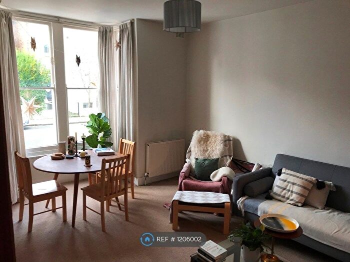 1 Bedroom Flat To Rent In St Stephens Avenue, London, W12