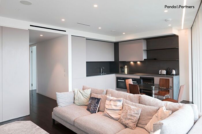 2 Bedroom Flat To Rent In Buckingham Palace Road, London, SW1W