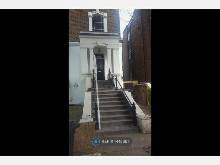 3 Bedroom Flat To Rent In Camden Road, London, NW1