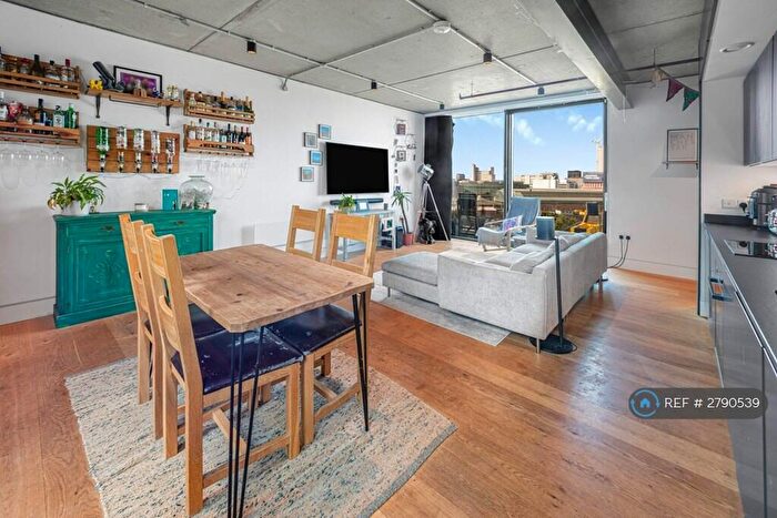 2 Bedroom Penthouse To Rent In Chapeltown Street, Manchester, M1