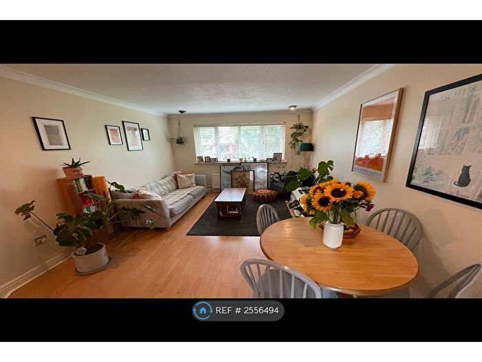 2 Bedroom Flat To Rent In Arundale Court, Manchester, M16