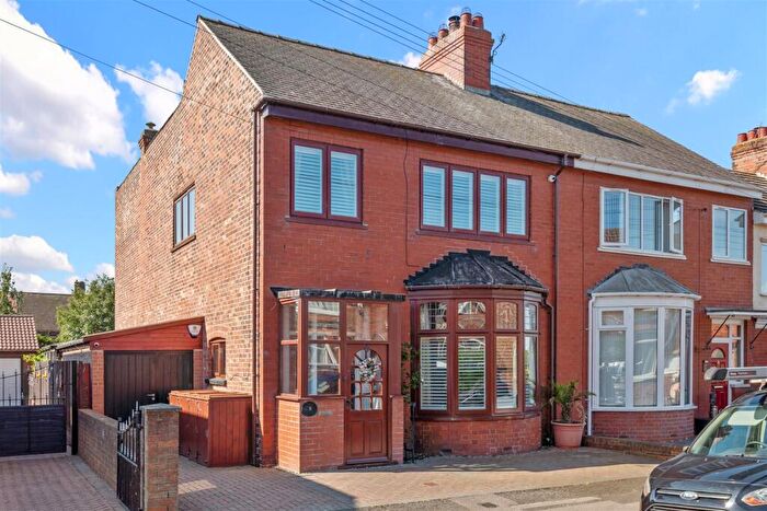 4 Bedroom End Of Terrace House For Sale In Park Avenue, Withernsea, HU19