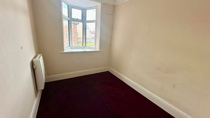 2 Bedroom Flat For Sale In Crabtree Lane, Lancing, BN15