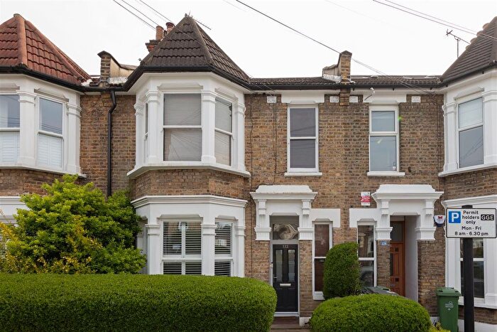 2 Bedroom Flat For Sale In Newport Road, Leyton, E10