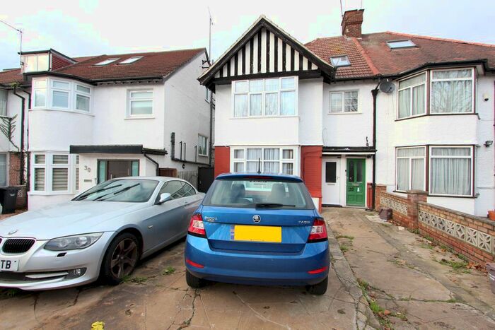 2 Bedroom Flat To Rent In Hallswelle Road, London, NW11