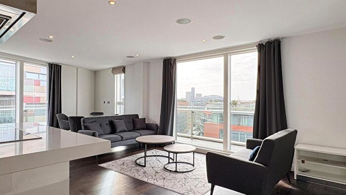 3 Bedroom Flat To Rent In Chelsea Bridge Wharf, Queenstown Rd, SW1W