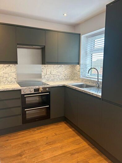 2 Bedroom Maisonette To Rent In Oakleigh Crescent, N20