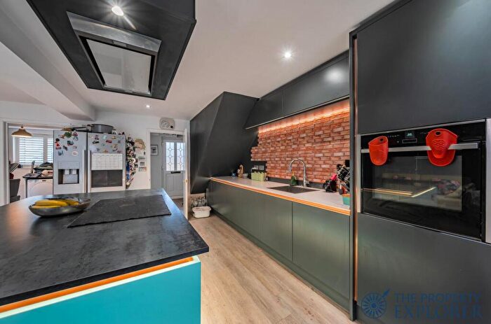 5 Bedroom Detached House For Sale In Lapin Lane, Hatch Warren, RG22