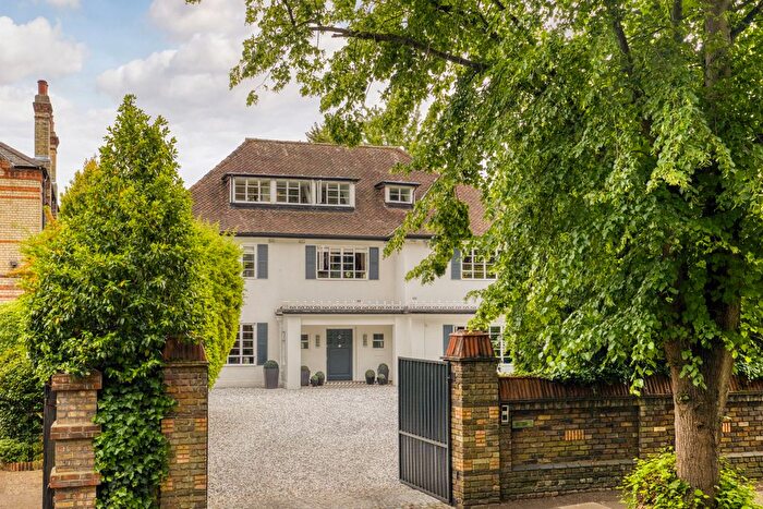 5 Bedroom Property For Sale In Queen's Ride, Barnes, London, SW13