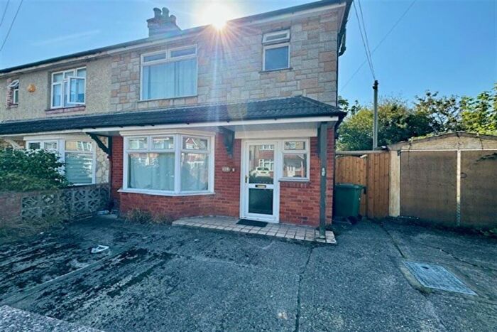 3 Bedroom Semi-Detached House To Rent In Laundry Road, Southampton, SO16