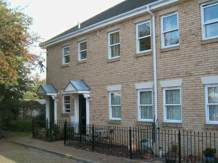 2 Bedroom Ground Flat To Rent In Regency Court, SS5