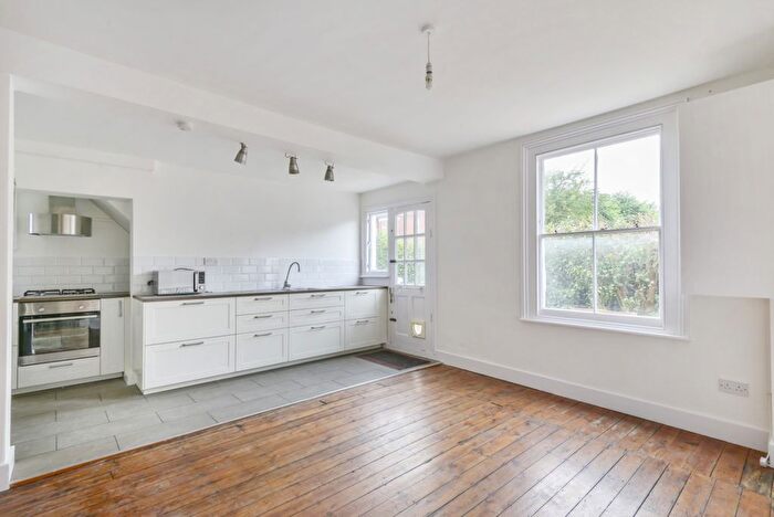 2 Bedroom Maisonette To Rent In Burnbury Road, Balham, London, SW12