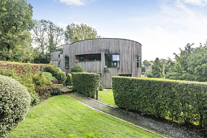 2 Bedroom Flat To Rent In Bedroom First Floor Flat In Warlingham, CR6