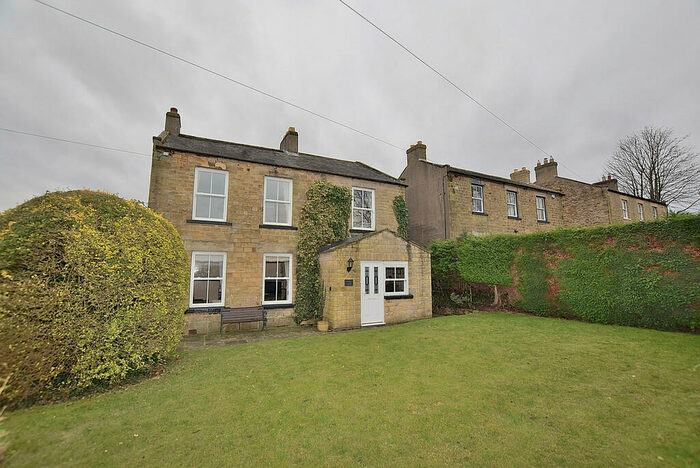 3 Bedroom Detached House To Rent In Hipswell Village, DL9