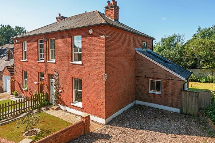 3 Bedroom Semi-Detached House For Sale In Lutmans Haven, Reading, RG10