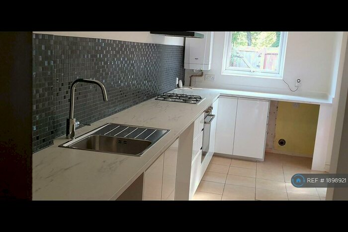 3 Bedroom End Of Terrace House To Rent In Pattocks, Basildon, SS14