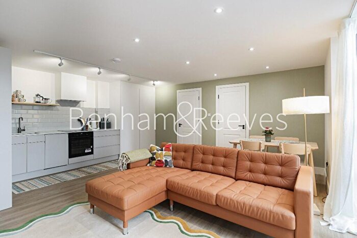 2 Bedroom Apartment To Rent In Elephant Lane, London, SE16