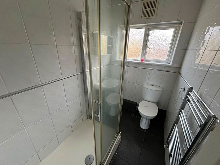 2 Bedroom Flat For Sale In Everest Avenue, Wrose, Shipley, BD18